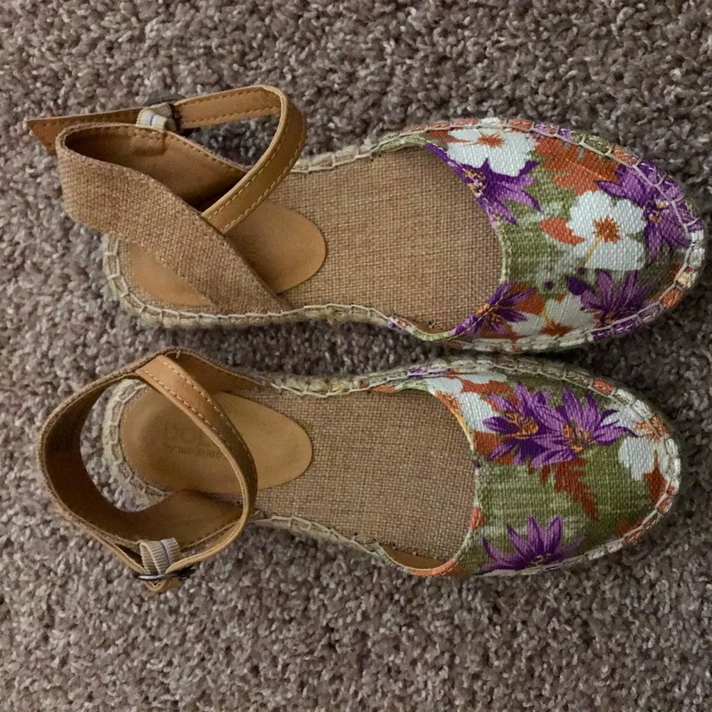 Espadrille sandals. Size 6.